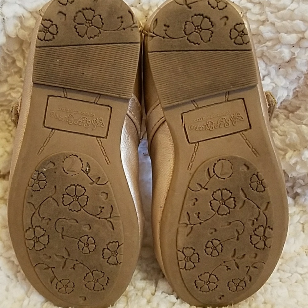 Shoes - Picture 5 of 6